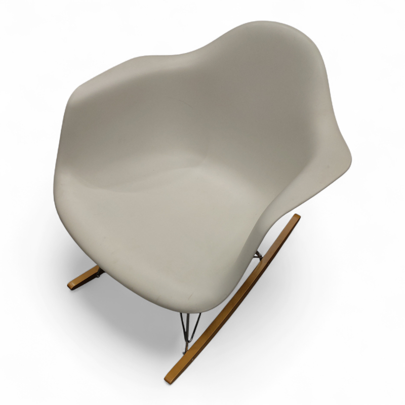 Eames Plastic Armchair RAR