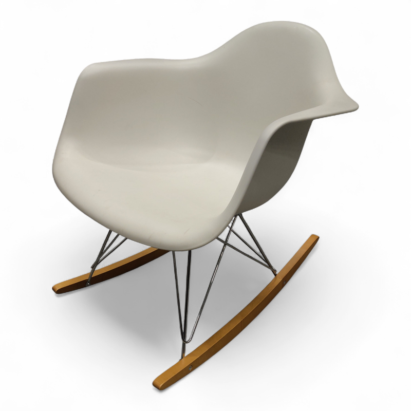 Eames Plastic Armchair RAR