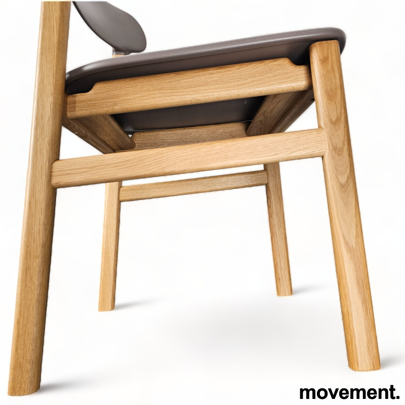 Herit Chair Varmgrå plast (Pantone - 4 / 4