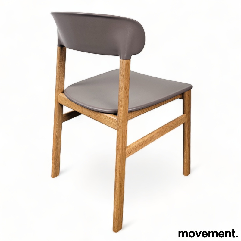 Herit Chair Varmgrå plast (Pantone - 2 / 4
