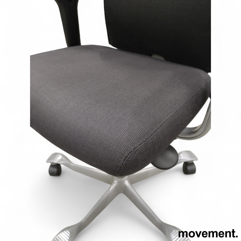 H05 5600 Swingback-armlene Grått - 4 / 4