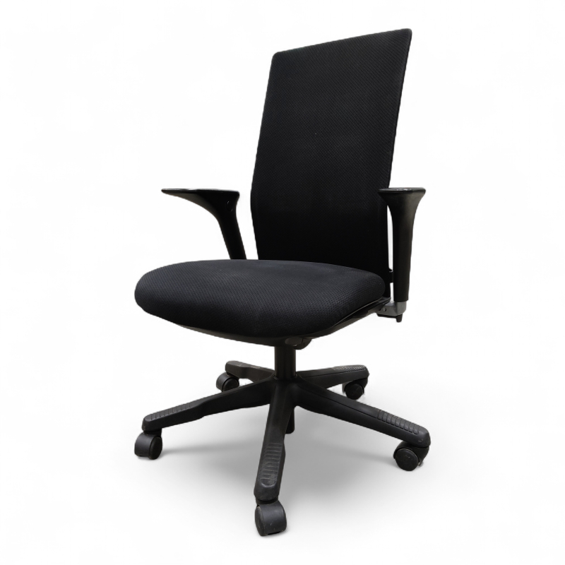 Futu 1020 med armlene Sort stoff,