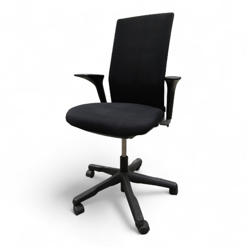 Futu 1020 med armlene Sort stoff,