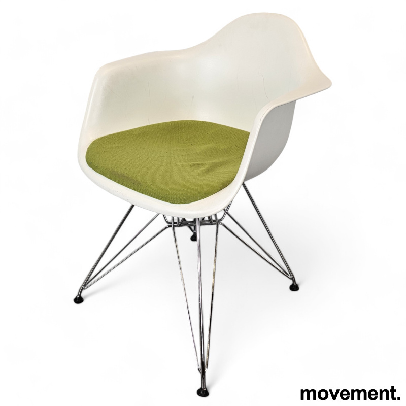 Eames Plastic Armchair DAR med - 1 / 3