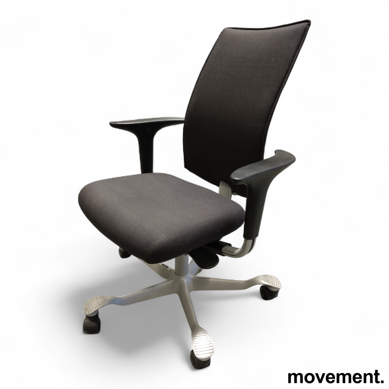 H05 5600 Swingback-armlene Mørkt - 1 / 3