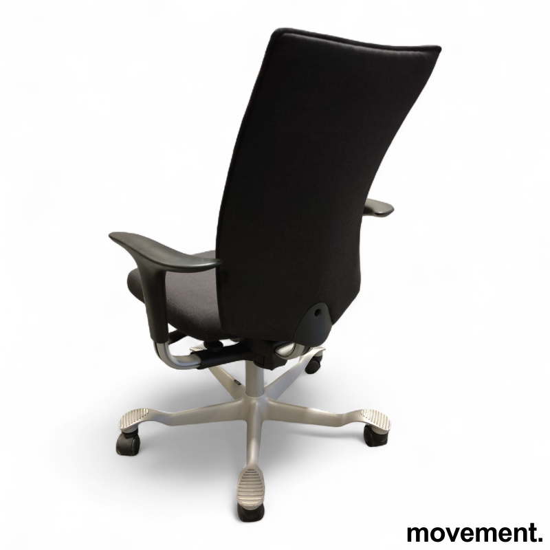 H05 5600 Swingback-armlene Mørkt - 3 / 3