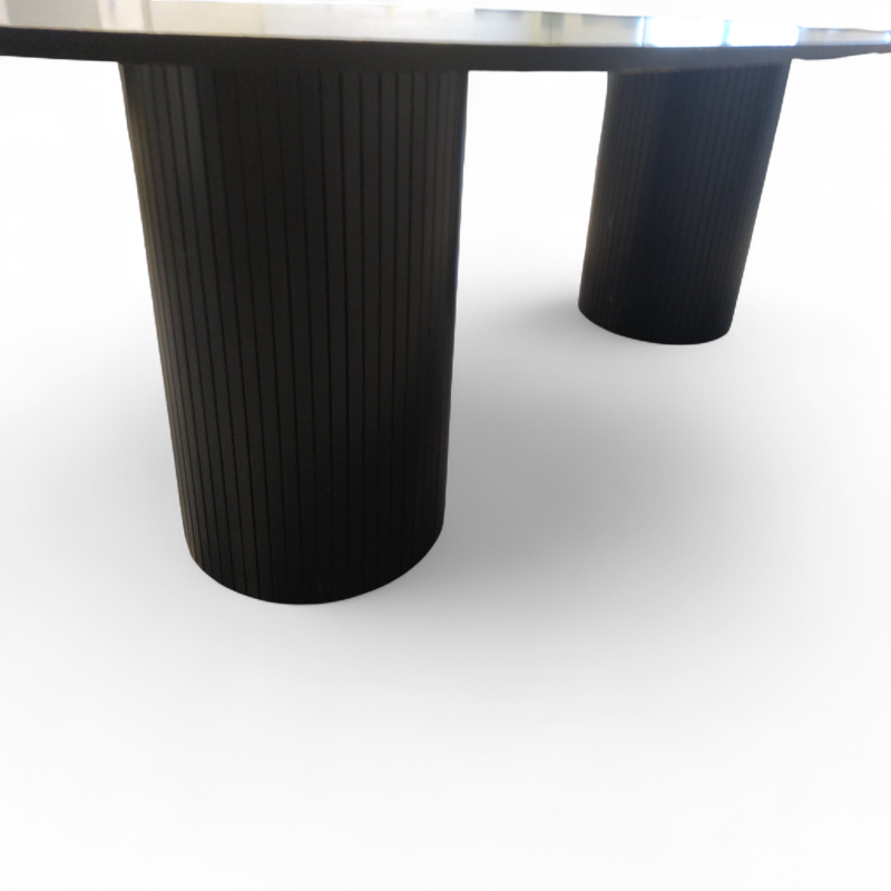 Ovalt bord 220x100cm Sortlakkert