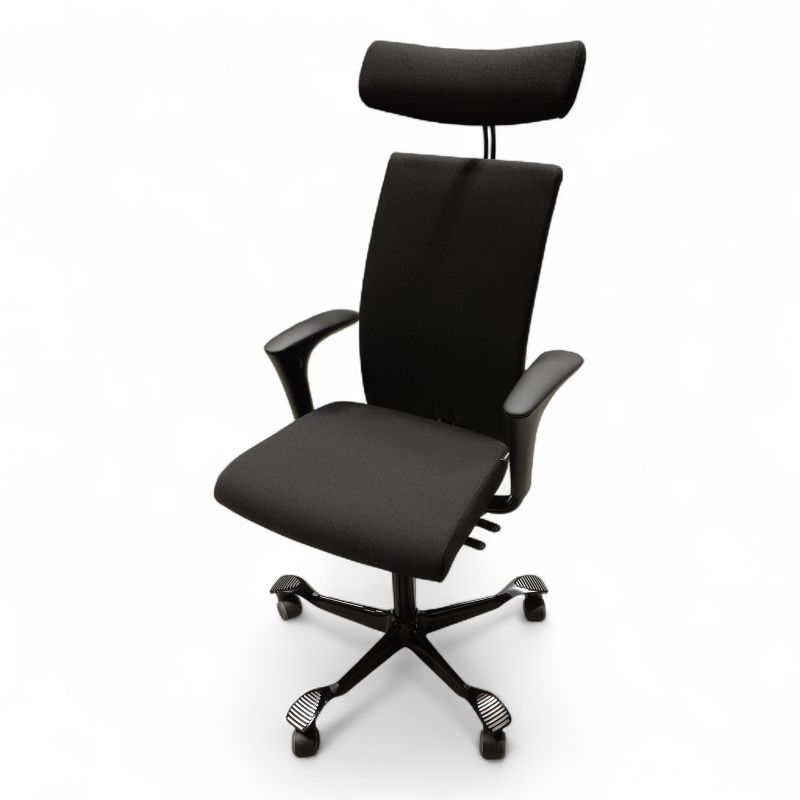 H04 4600 med nakkepute og armlene