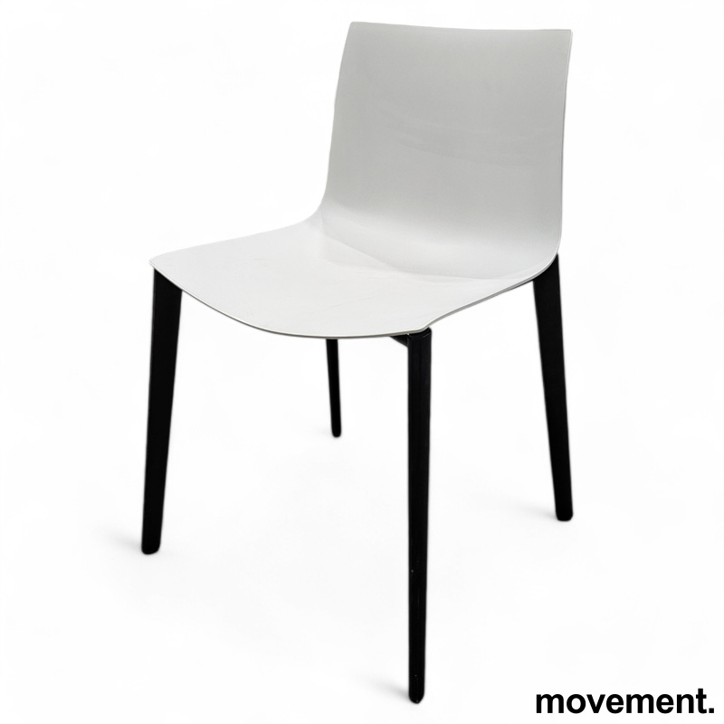 Catifa 46, 4 ben i tre Hvit plast,