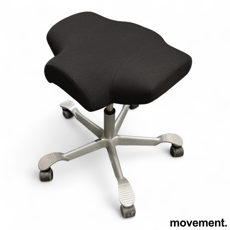 Capisco 8105 uten rygg  Sort stoff - 2 / 3