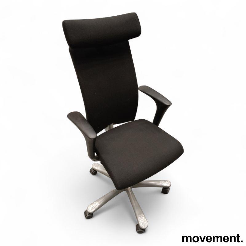 H04 4600 med nakkepute og armlene - 2 / 3