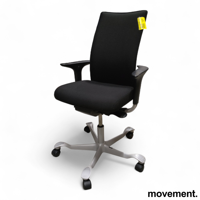 H05 5600 Swingback-armlene Sort - 2 / 3