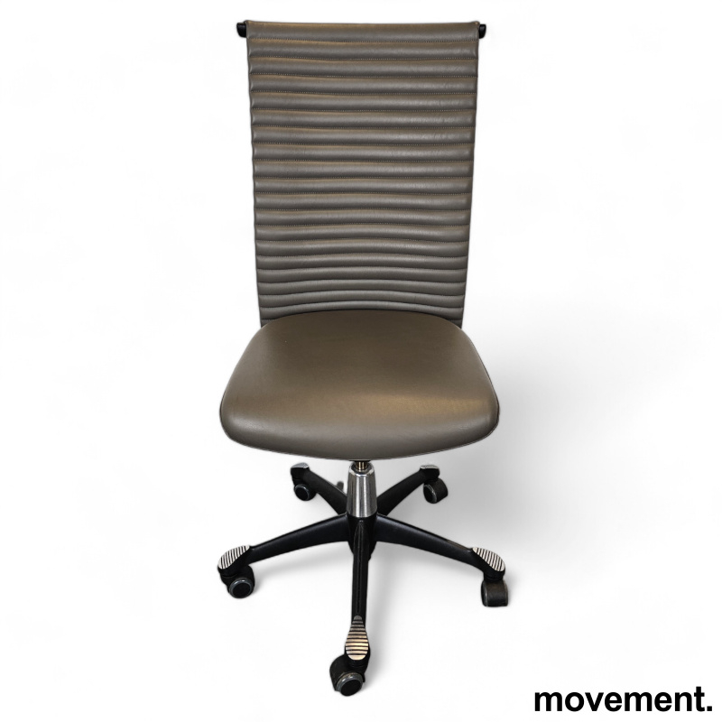 H09 Comm 9372 uten armlene Gråbrunt