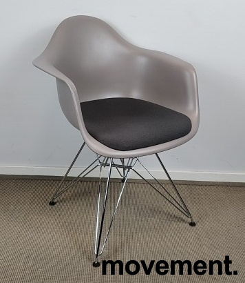 Eames Plastic Armchair DAR med - 1 / 3
