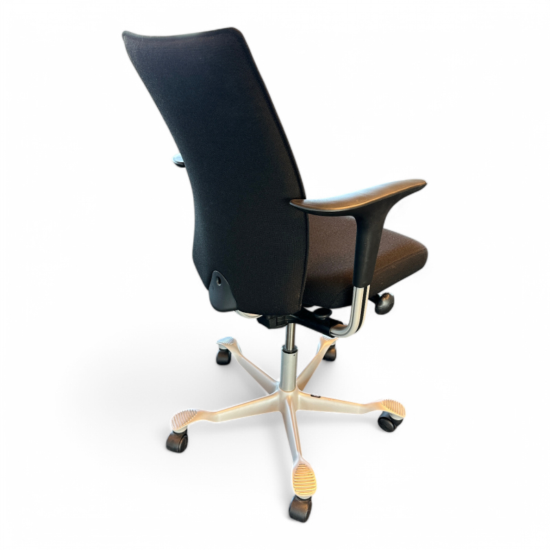 H05 5600 Swingback-armlene Sort