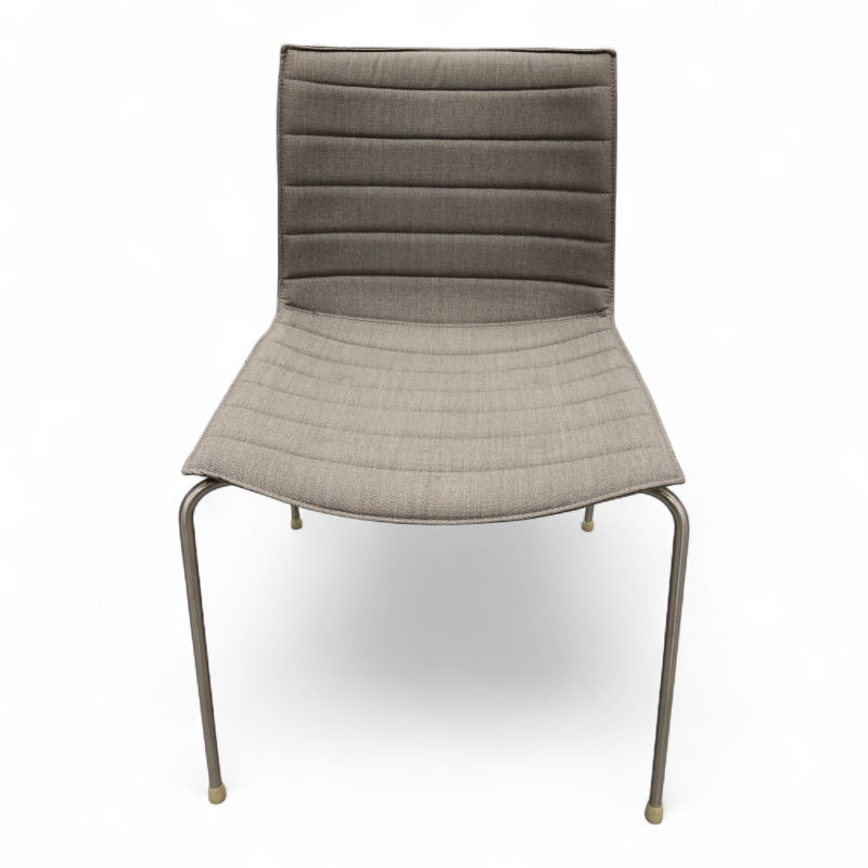 Catifa 46 fullpolstret, 4 ben Grått