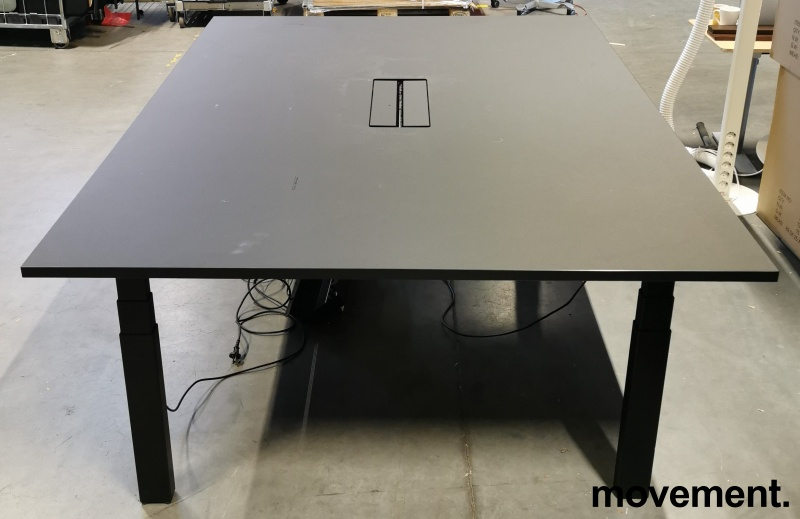 Møtebord med elektrisk hevsenk