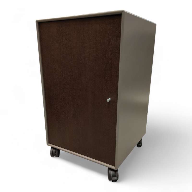 Skap på hjul 47x77cm, dybde 47cm