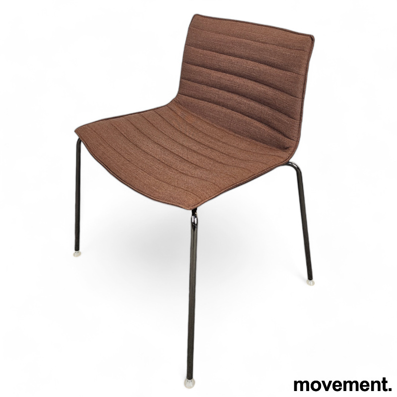 Stk. 2 Catifa 53, fullpolstret, 4 ben Brunt stoff (Kvadrat Remix