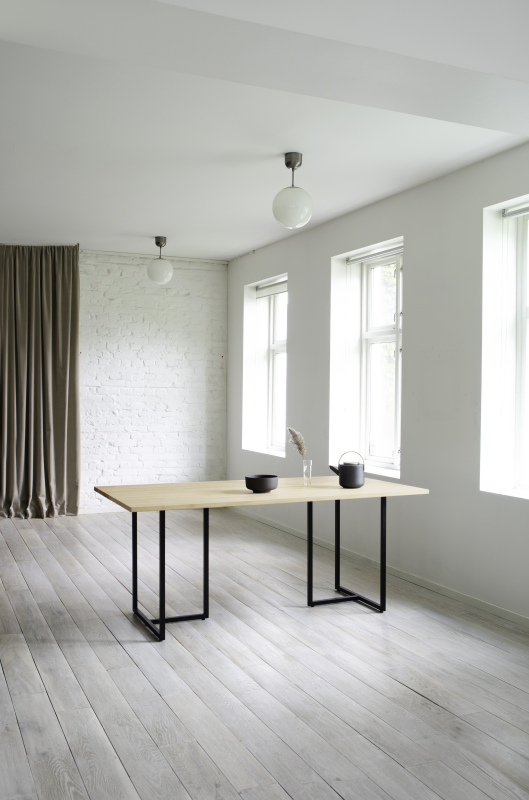 T-bordet 220x90cm Oljet eik, ben i