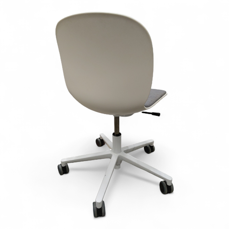 Noor 6070 med hjul polstret sete