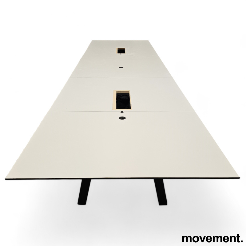 Møtebord i lys grå HPL / sort eik - 3 / 4