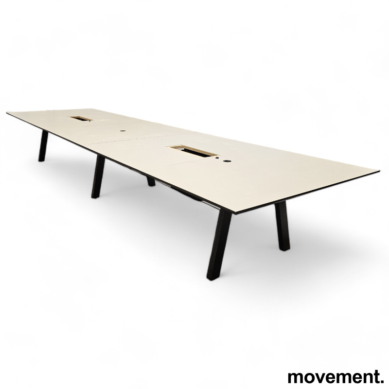 Møtebord i lys grå HPL / sort eik