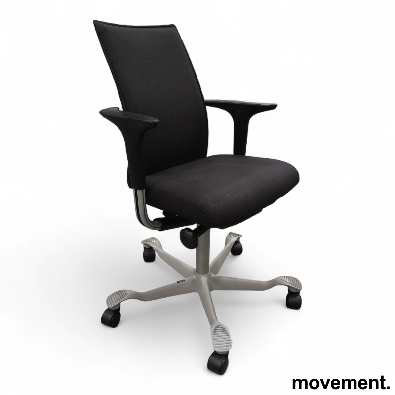 H05 5600 Swingback-armlene Mørk - 2 / 3