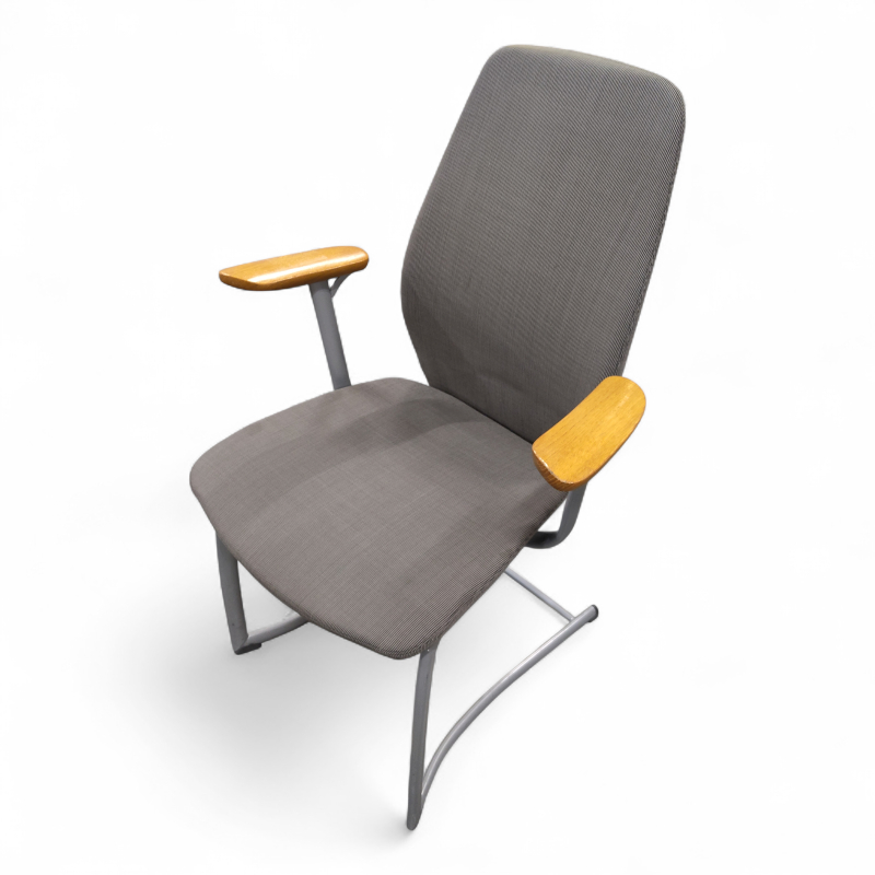 Plus 377 med armlene Gråbrunt