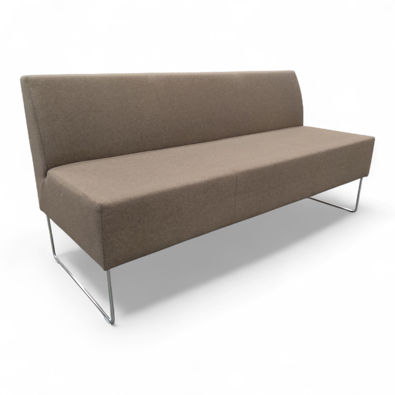 Pivot 3-seter uten armlene Brunt,