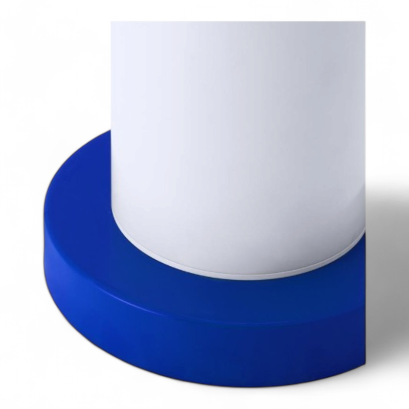 Cellu Table lamp hvit med blå fot,