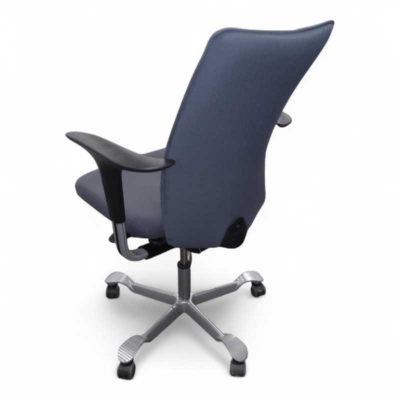 H05 5600 Swingback-armlene Grått