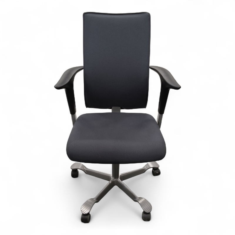 H05 5600 Swingback-armlene Grått