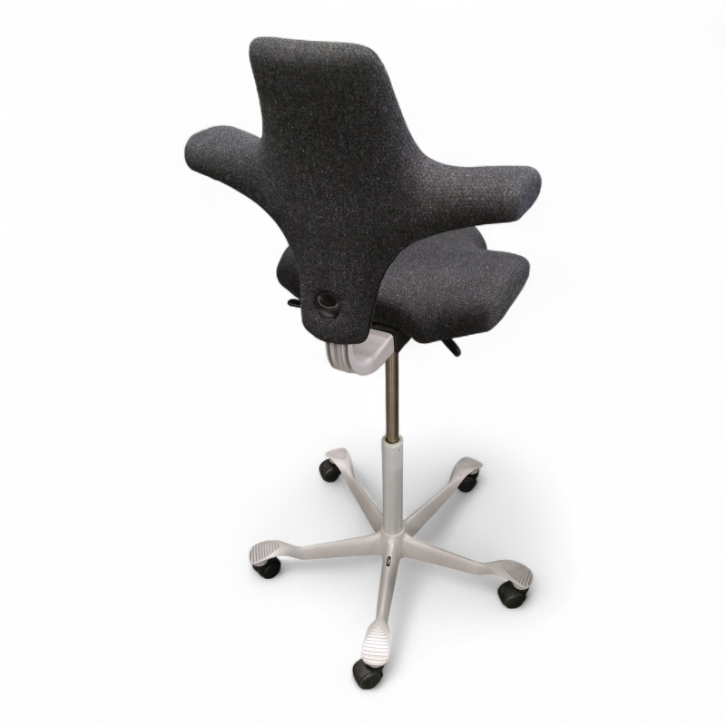 Capisco 8106 standard høyde Mørkt