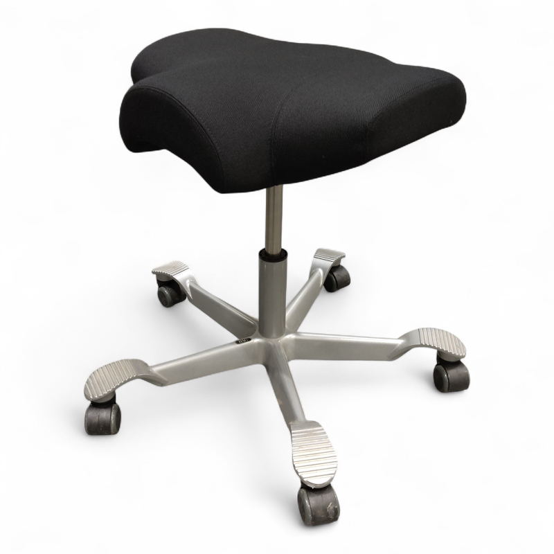 Capisco 8105 uten rygg  Sort stoff