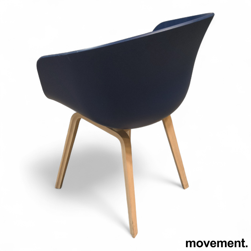 About a chair AAC 22 Blå plast, ben - 4 / 4