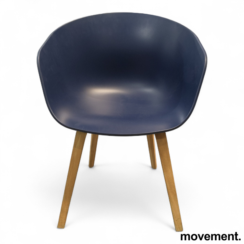 About a chair AAC 22 Blå plast, ben - 3 / 4