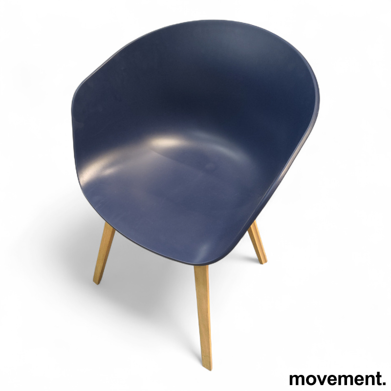 About a chair AAC 22 Blå plast, ben - 2 / 4