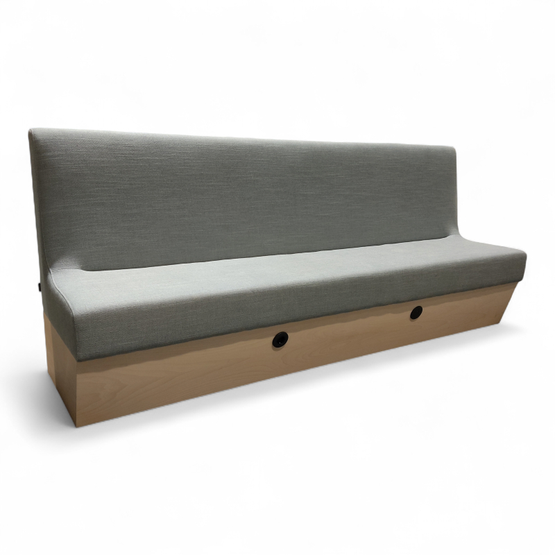 Menu spisesofa 240cm, tresokkel Lys