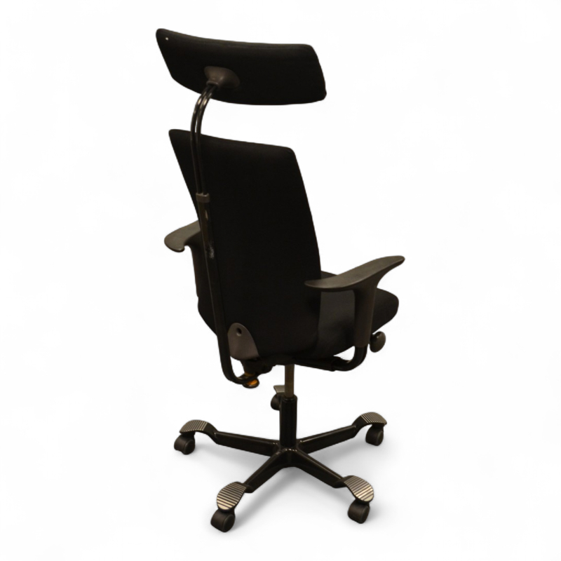 H05 5600 med nakkepute og