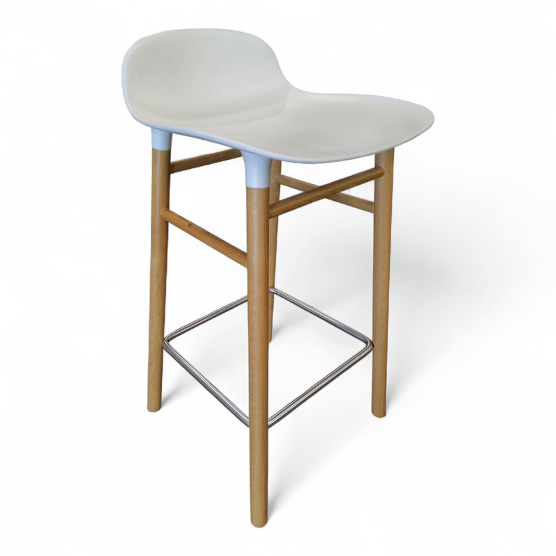 Form Barstol 75cm Hvitt sete, ben i