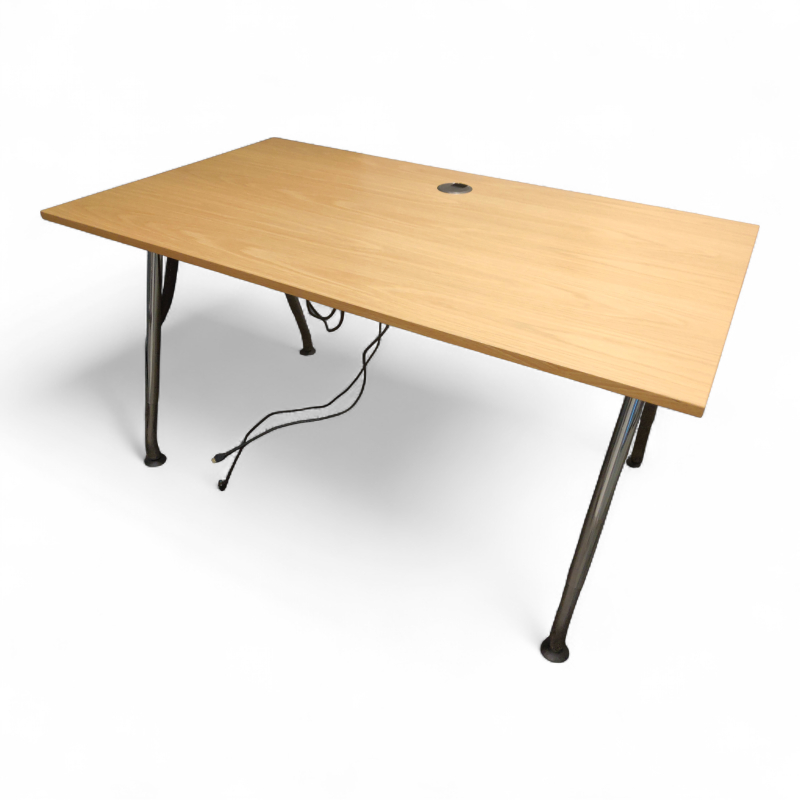 Skrivebord 140x80cm Eik finer, ben