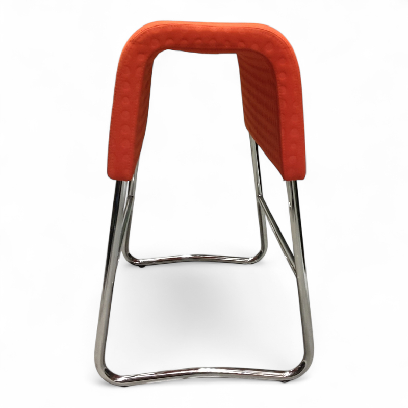Plint barstol 60cm, lav Rødt stoff,