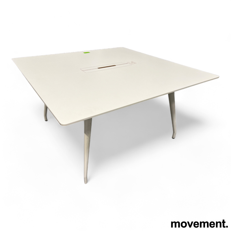Colt 140x140cm Hvit med kabelluke, - 1 / 2
