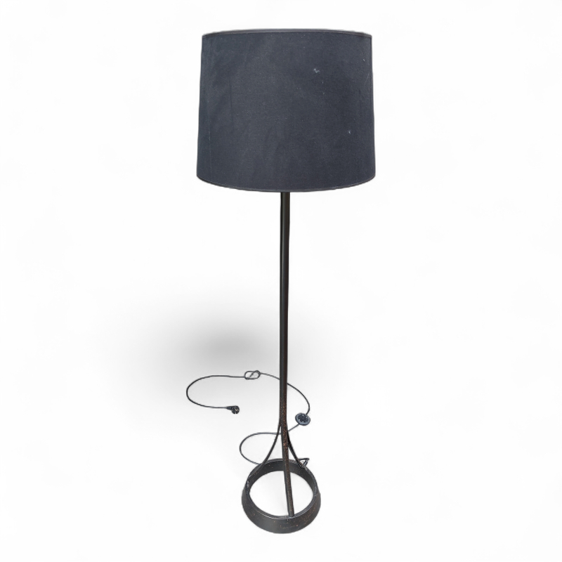 Gulvlampe med metallfot Ø=45cm