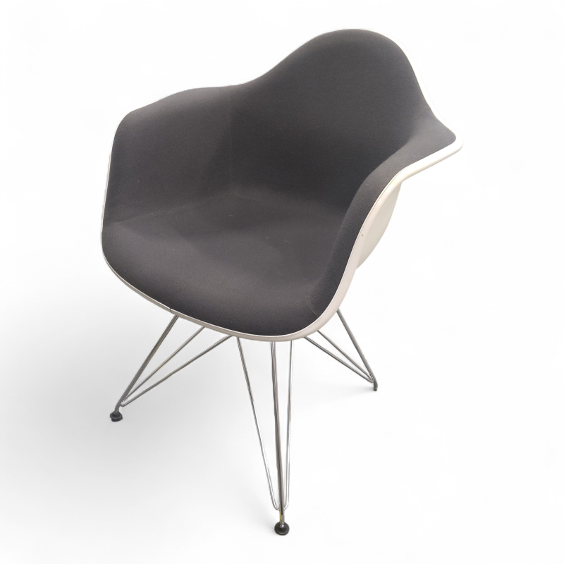 Eames Plastic Armchair DAR polstret