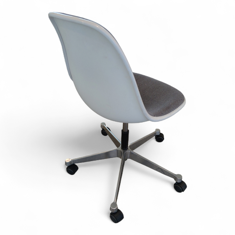 Eames Plastic Side Chair, PSCC med