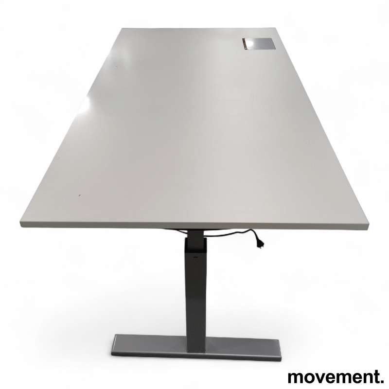 Skrivebord med elektrisk hevsenk - 1 / 2