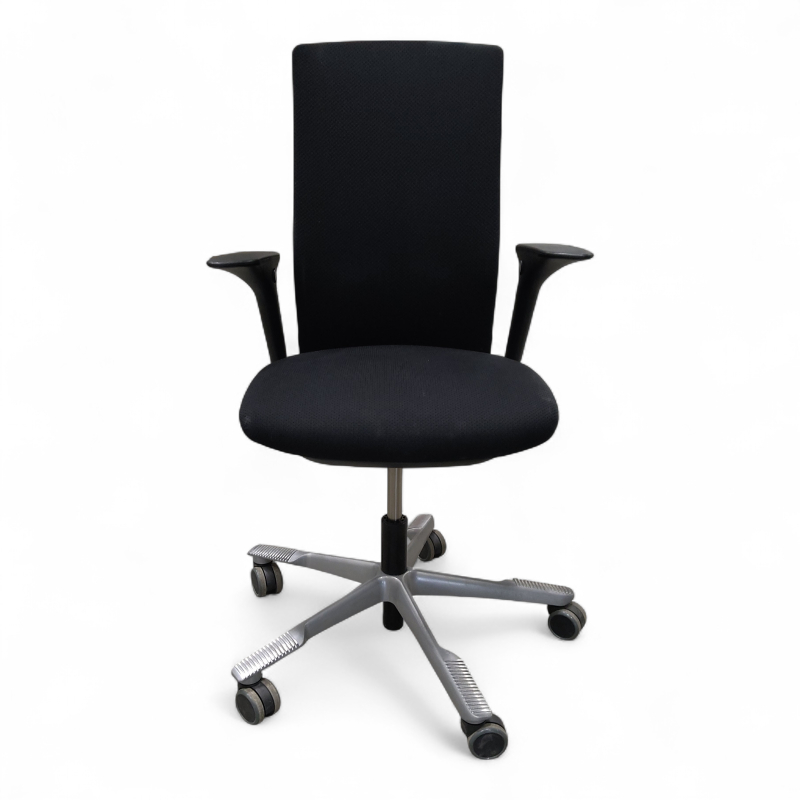 Futu 1020 med armlene Sort stoff,