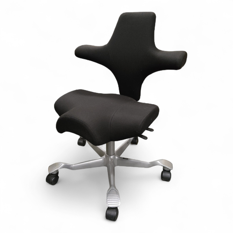Capisco 8106 lav Sort stoff